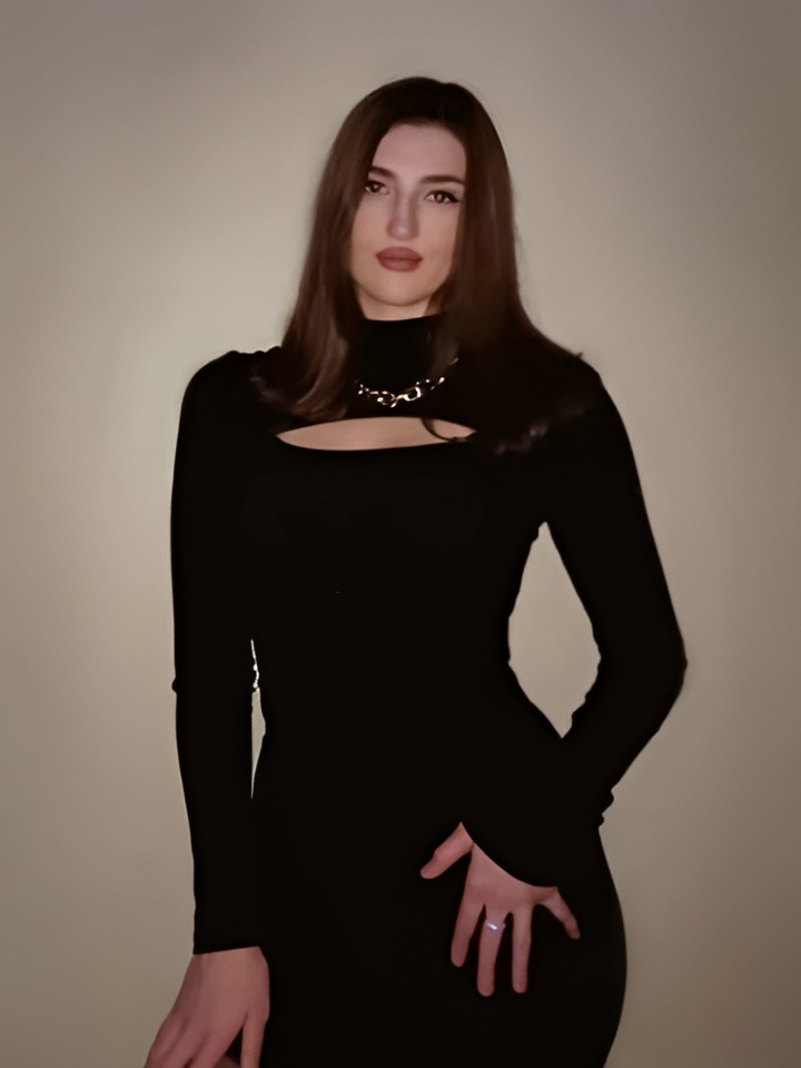 Азалия привлекальеная девушка из Гуся хрустального цена от 10000 руб