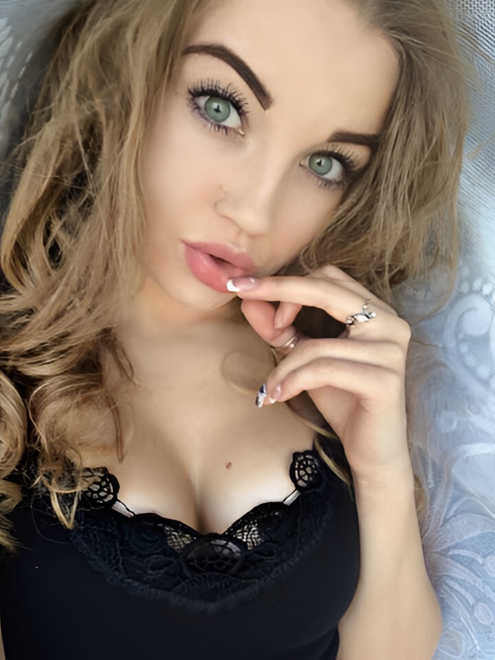 Элеонора привлекальеная девушка из Гуся хрустального цена от 2500 руб