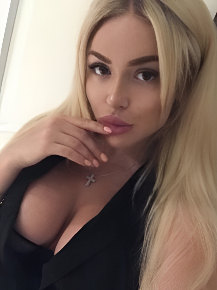 Леля привлекальеная девушка из Гуся хрустального цена от 10000 руб